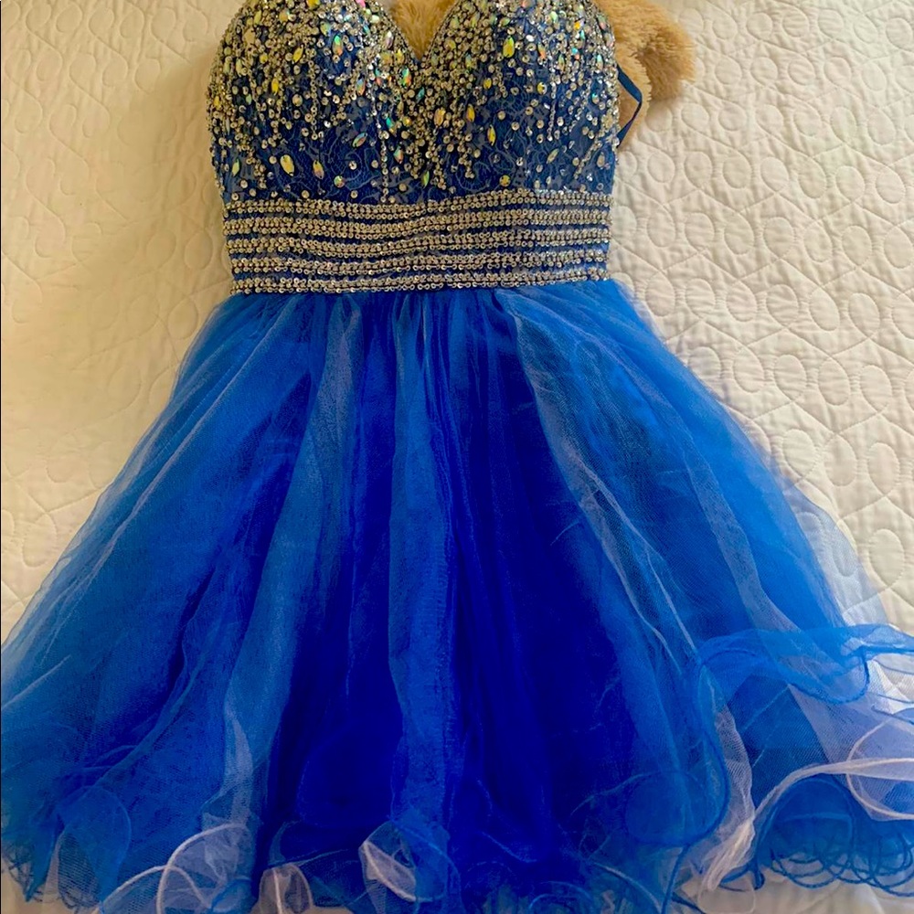 A perfect dress for prom or quinceañera.